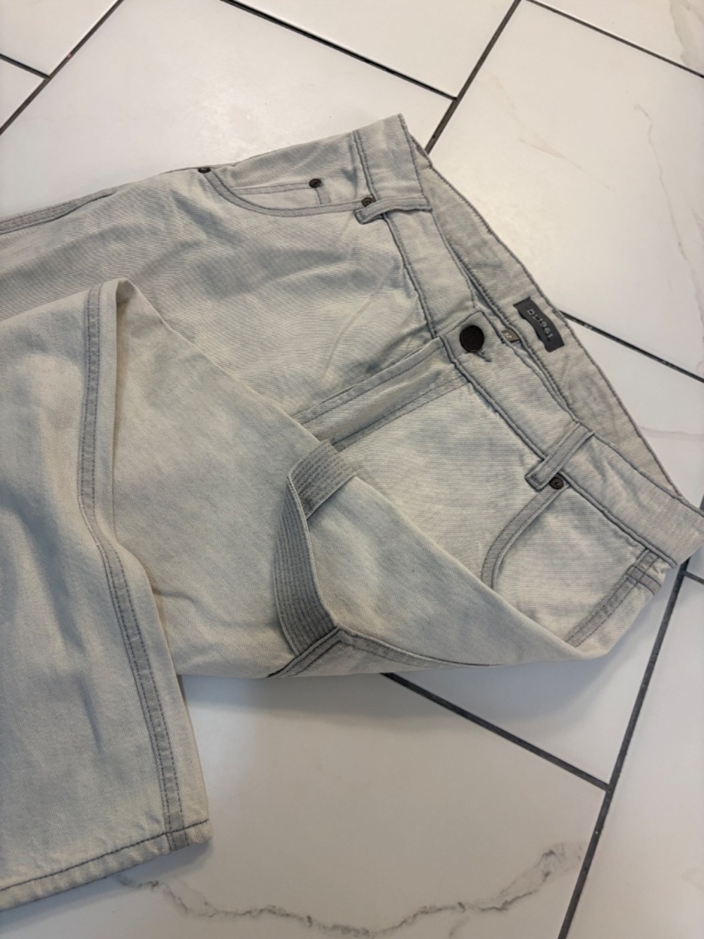 DL1961 Light Wash Jeans - Picture 3 of 4